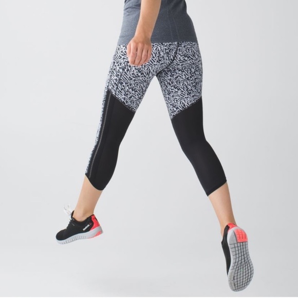 Lululemon Pace Pusher High Rise Crop Leggings Black Animal Print Reflective 8 - Picture 2 of 12
